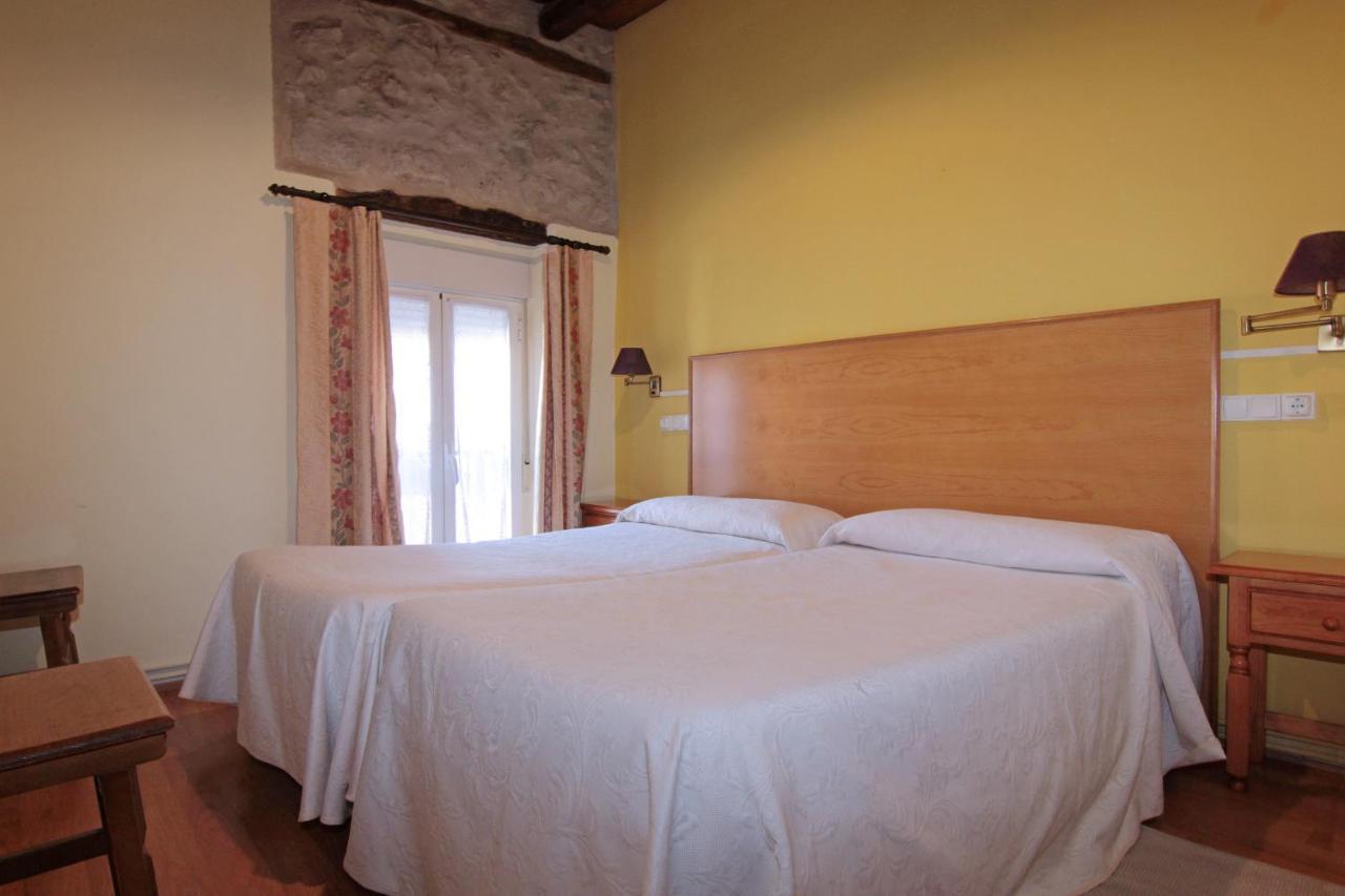 Hotel Rural Los Abuelos Montemayor de Pililla Esterno foto
