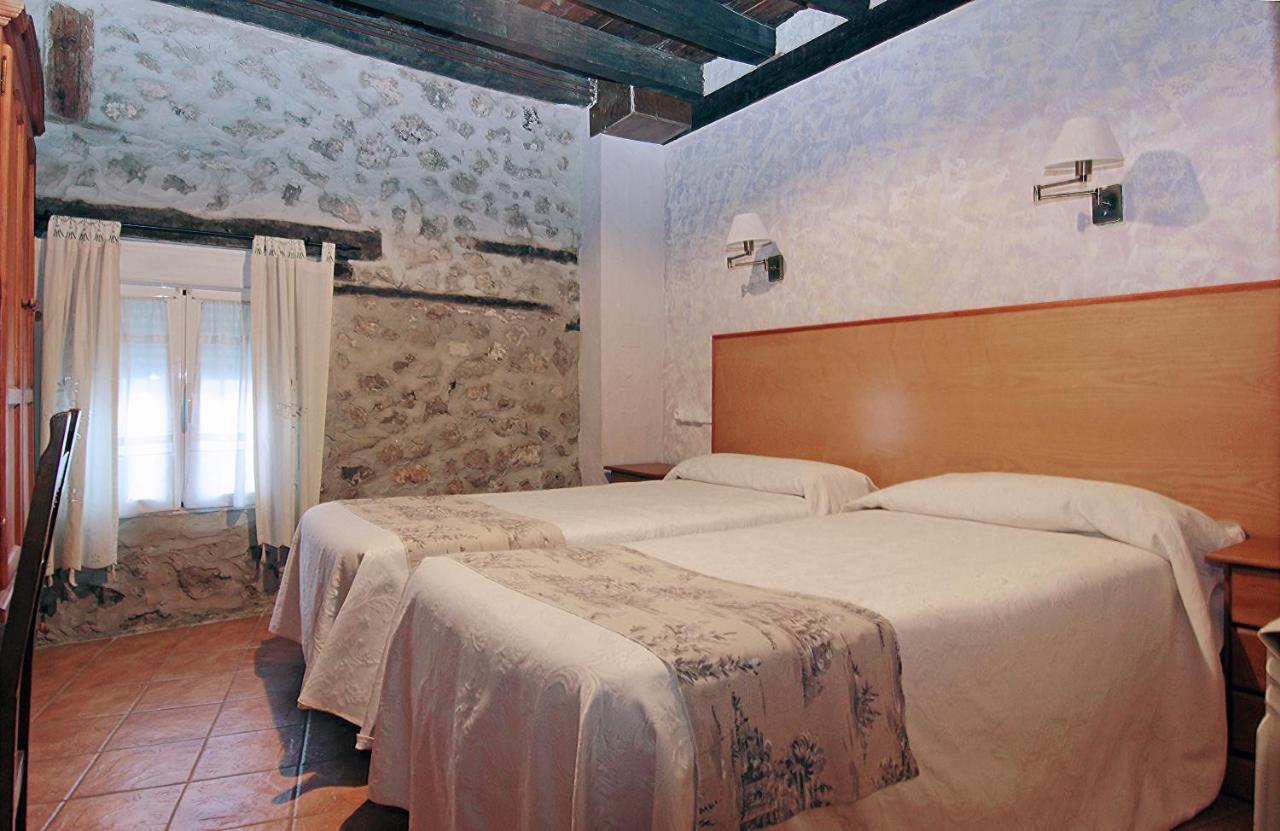 Hotel Rural Los Abuelos Montemayor de Pililla Esterno foto