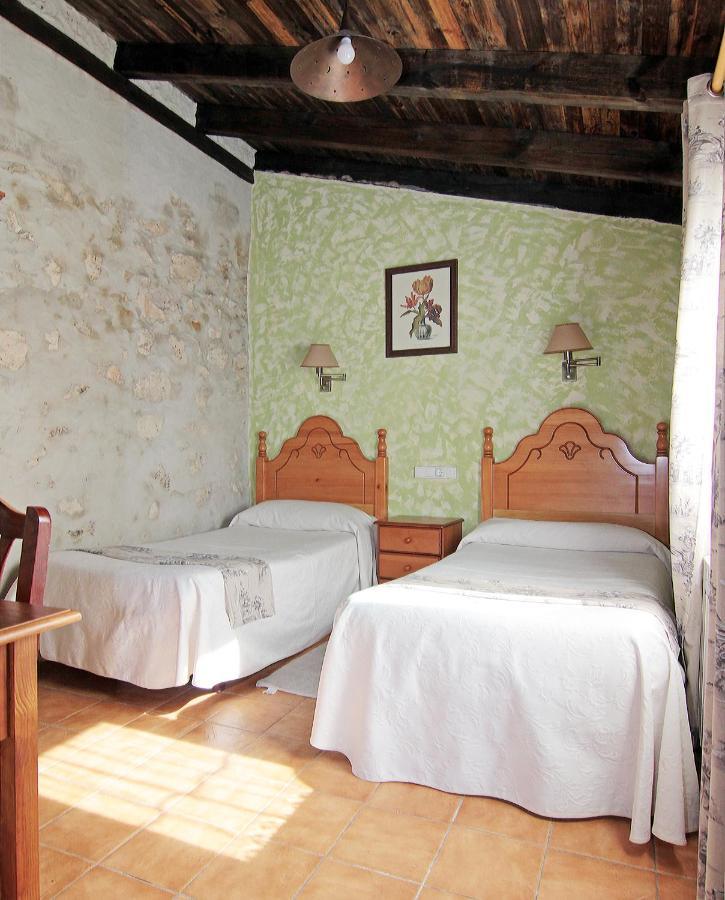 Hotel Rural Los Abuelos Montemayor de Pililla Esterno foto
