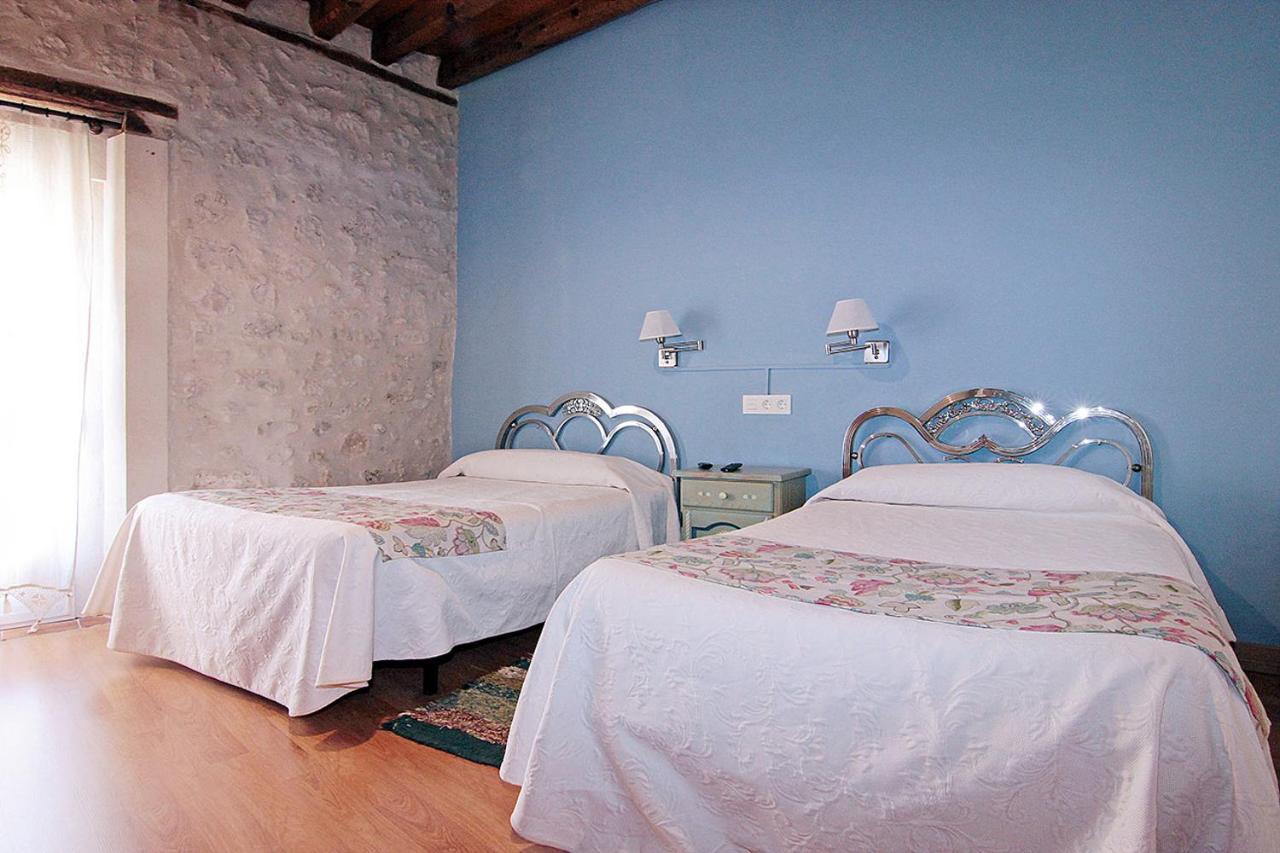 Hotel Rural Los Abuelos Montemayor de Pililla Esterno foto