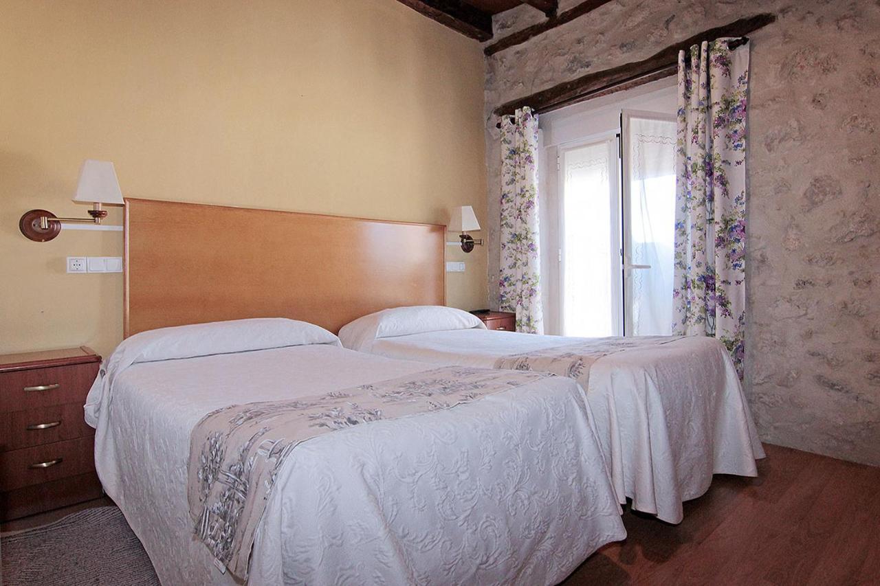 Hotel Rural Los Abuelos Montemayor de Pililla Esterno foto